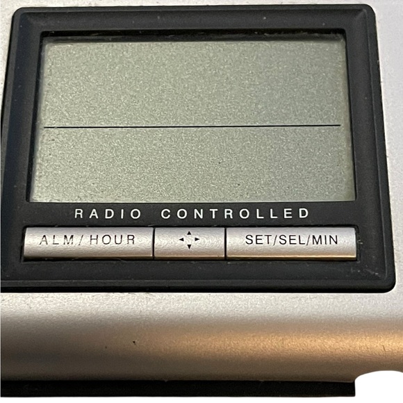 La Crosse Technology Projection Alarm Clock with Indoor Temperature and Humidity - Picture 6 of 6